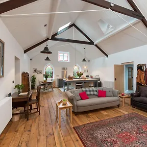 Holiday home Chester's Only Tin Chapel - Unique, Spacious 2 Bedrooms, Garden And Free Parking, Chester