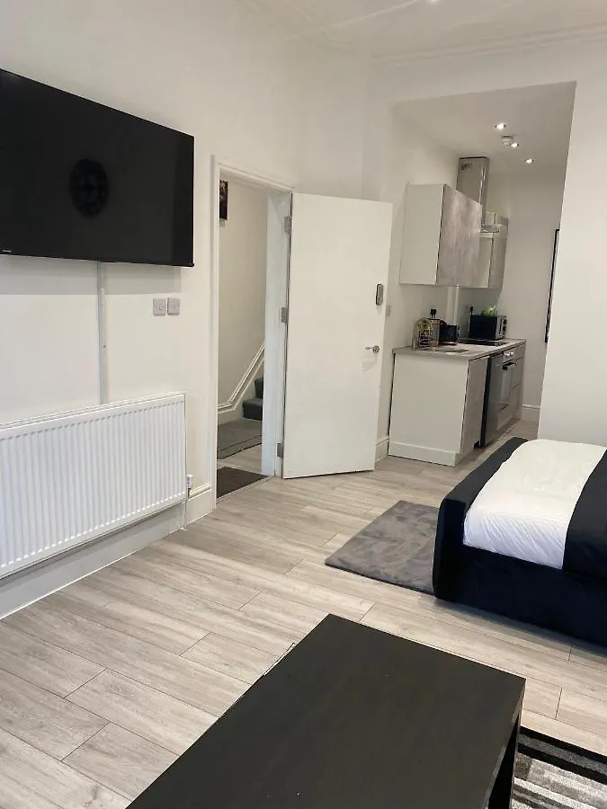 Holiday Plus - Palatine Road Blackpool Apartment